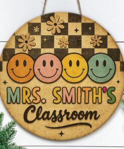 Custom Teacher Door Sign – Personalized 3D Classroom Name Plaque with Pastel Smileys & Checkerboard – Cute Back to School Gift for Teachers