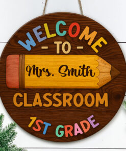 Custom Teacher Door Sign – Personalized 3D Classroom Sign for 1st Grade – Back to School Gift for Teachers – Welcome Pencil Plaque